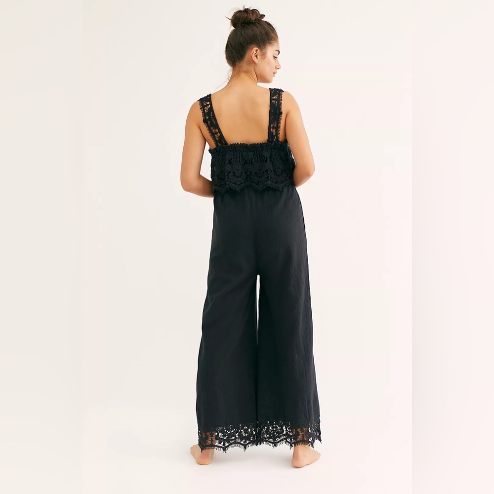 Free People In Your Dreams Crochet Flowy Boho Jumpsuit Oversized Size Small - Picture 2 of 12
